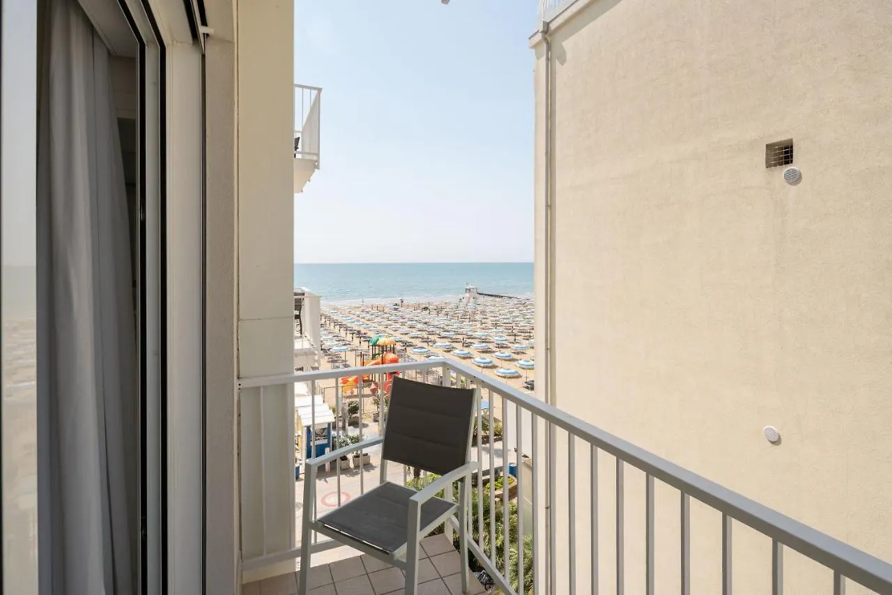 Hotel Boston 3 Stelle Superior Frontemare Lido di Jesolo Italien